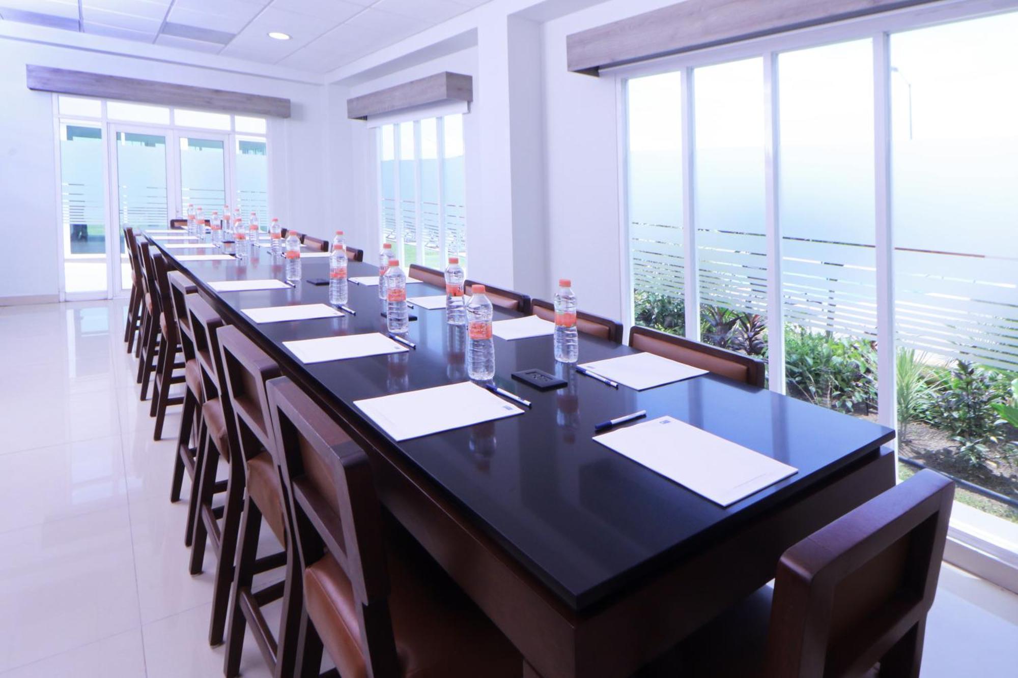 Holiday Inn Express Manzanillo By Ihg Экстерьер фото